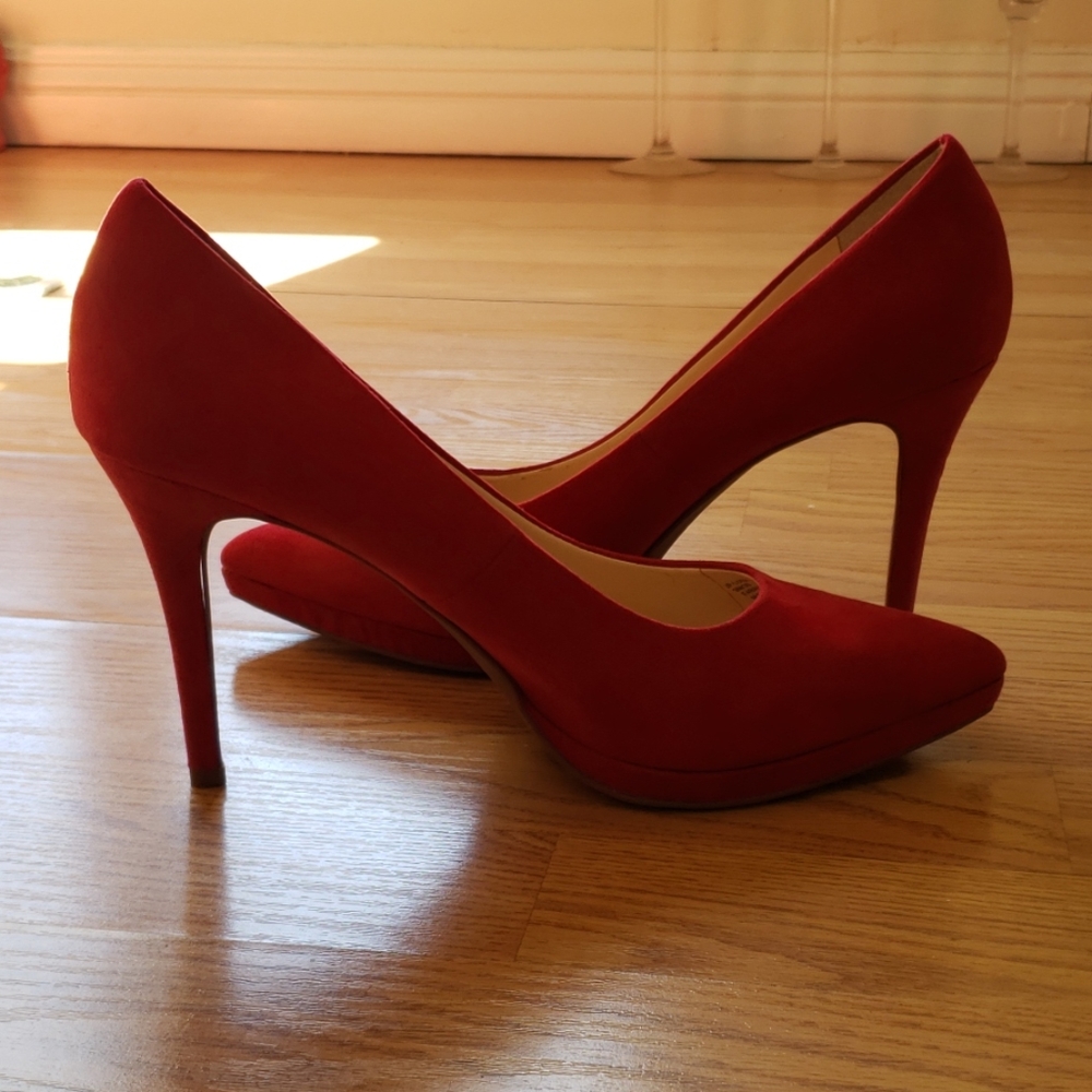 Red suede pumps - Picture 3 of 5